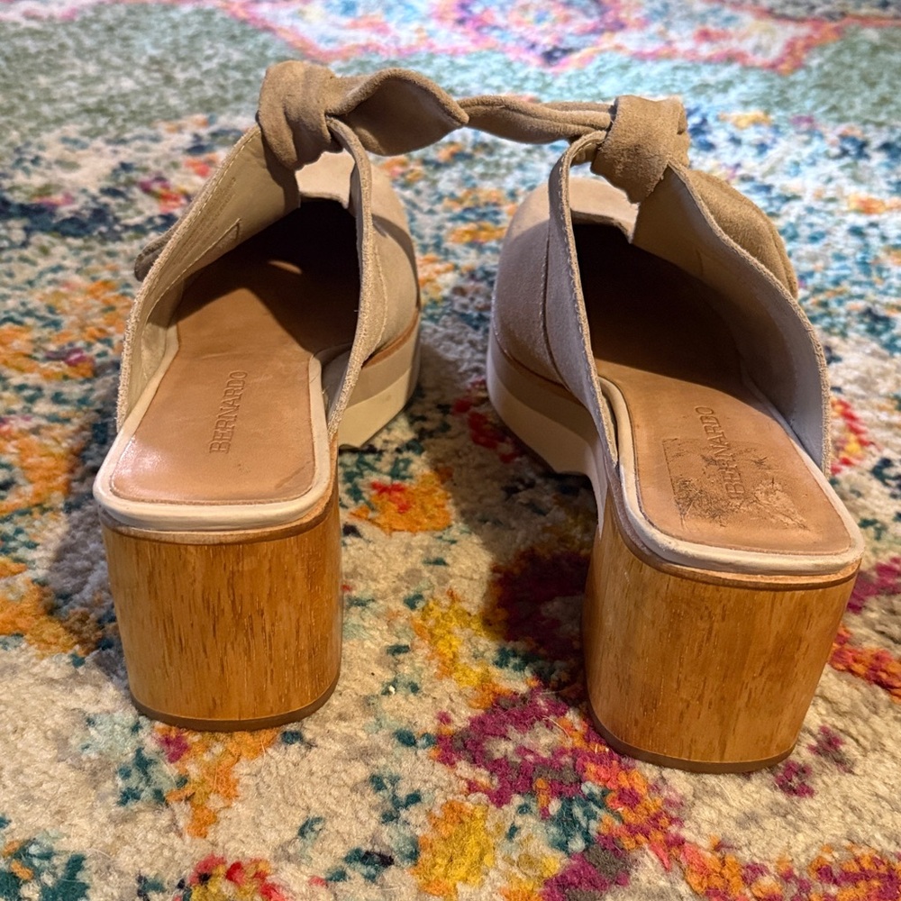 BERNARDO Shoes Womens 7.5 Beige Sadie Mule Wooden Heel Bow Suede‎ Retro Clog - Picture 5 of 7